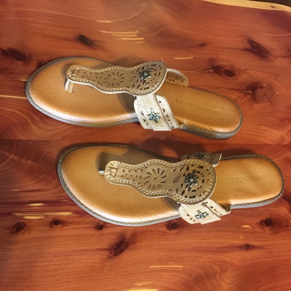 ☀️ Tan Sandals ☀️ - Picture 2 of 4